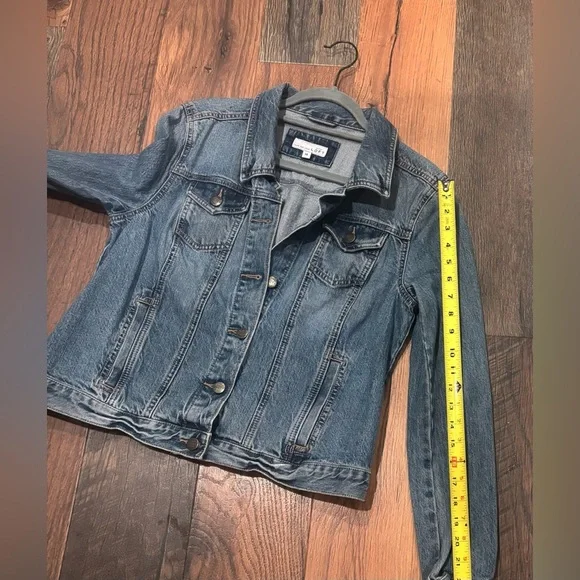 LOFT Classic Denim Jean Jacket in size medium. Great condition! - Picture 5 of 12
